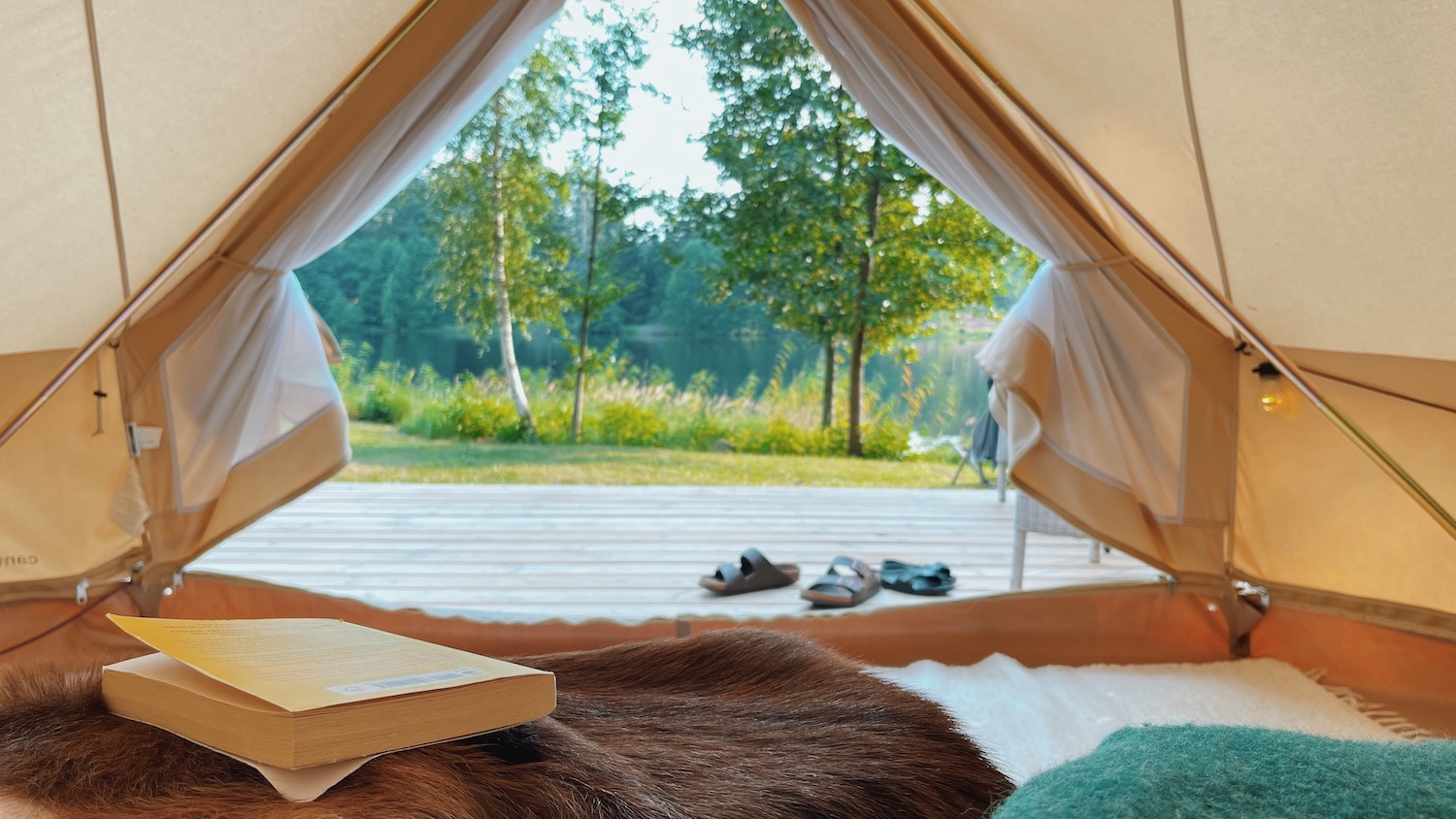 Saarjärve glamping Pōlvamaal järve ääres, puhka Eestis, parimad puhkemajad Eestis