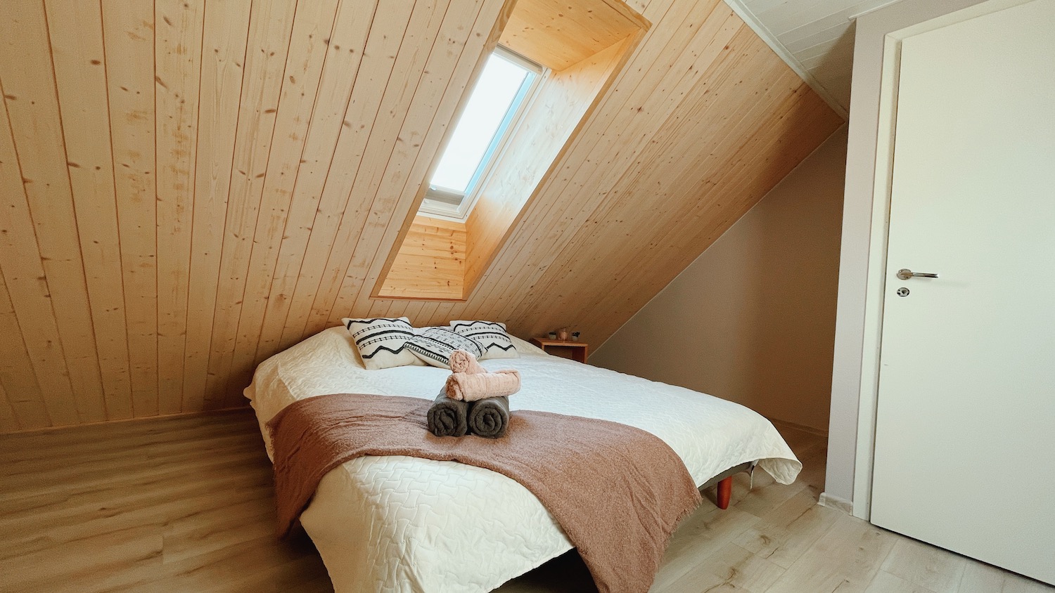 Best Estonian vacation houses in Estonia with a sauna and hot tub, Pihlaka hunting cabin, Eesti Paigad