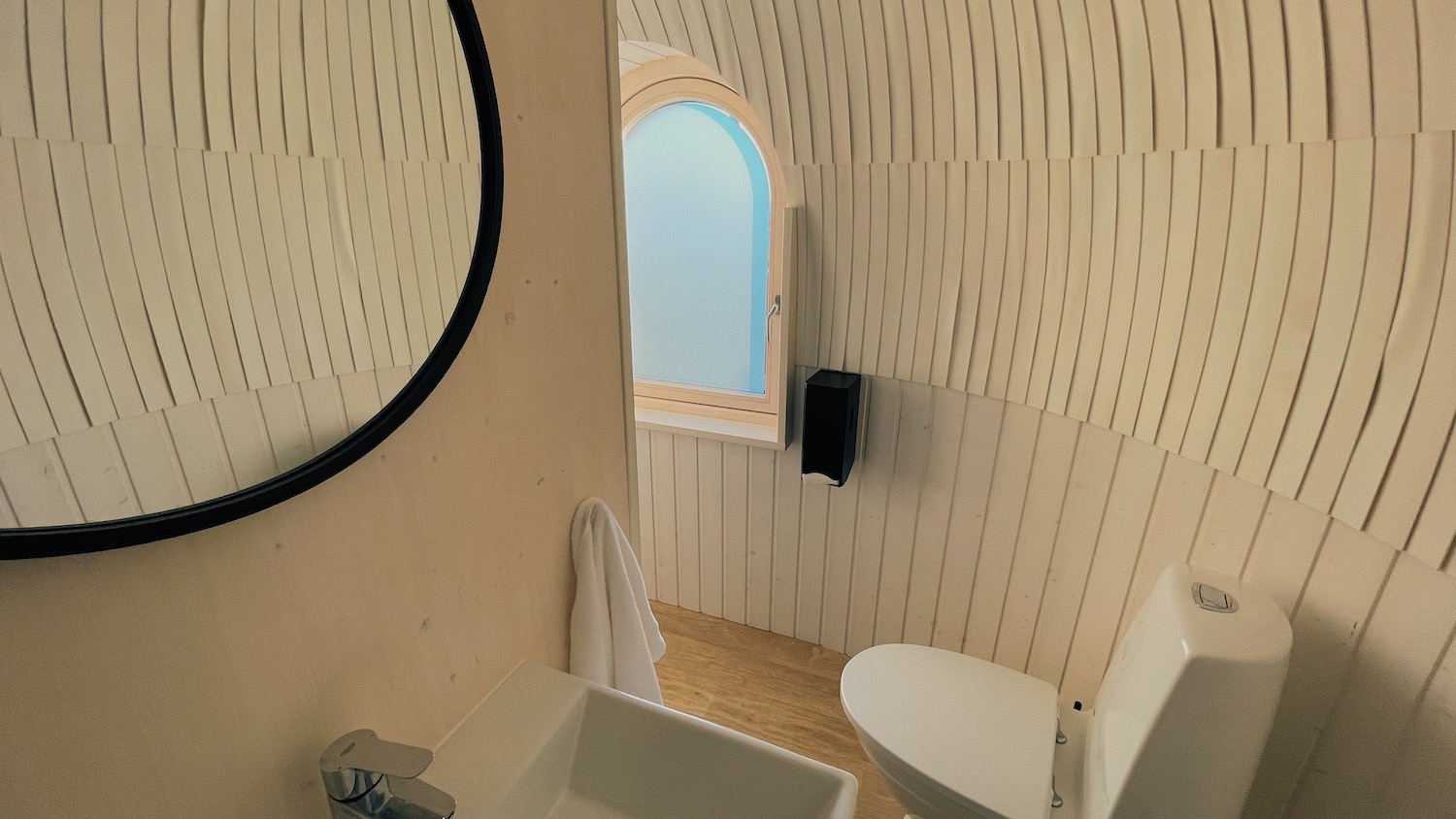 Best holiday homes cabins in Estonia, igloo house at Iglupark in Noblessner