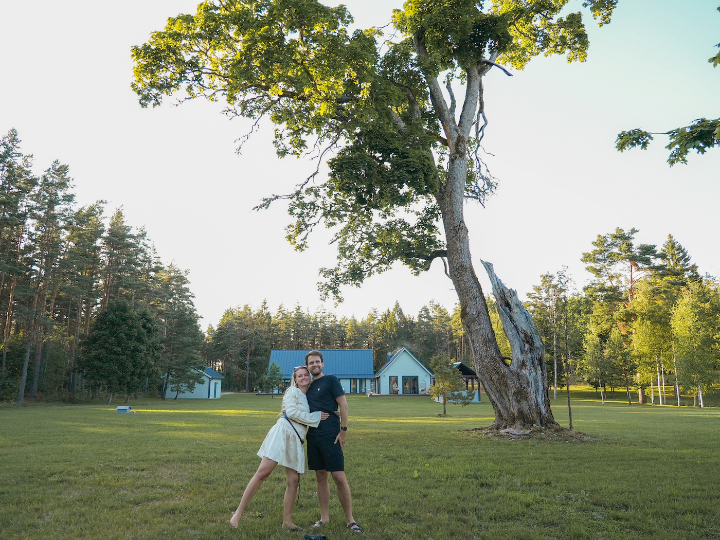 Luksuslik puhekamaja Saaremaal Peaceful Vacation Palace Mustajalas järve ääres, parimad puhkemajad Eestis